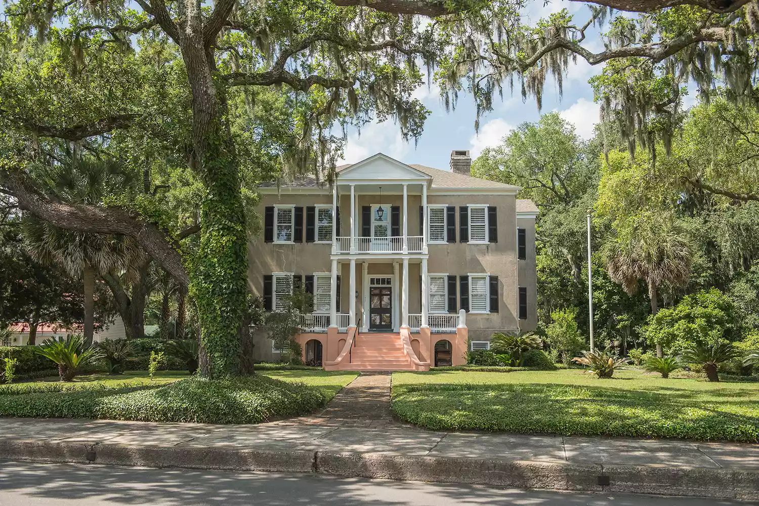 Historic waterfront homes in downtown Beaufort, South Carolina, viewed from the water.
