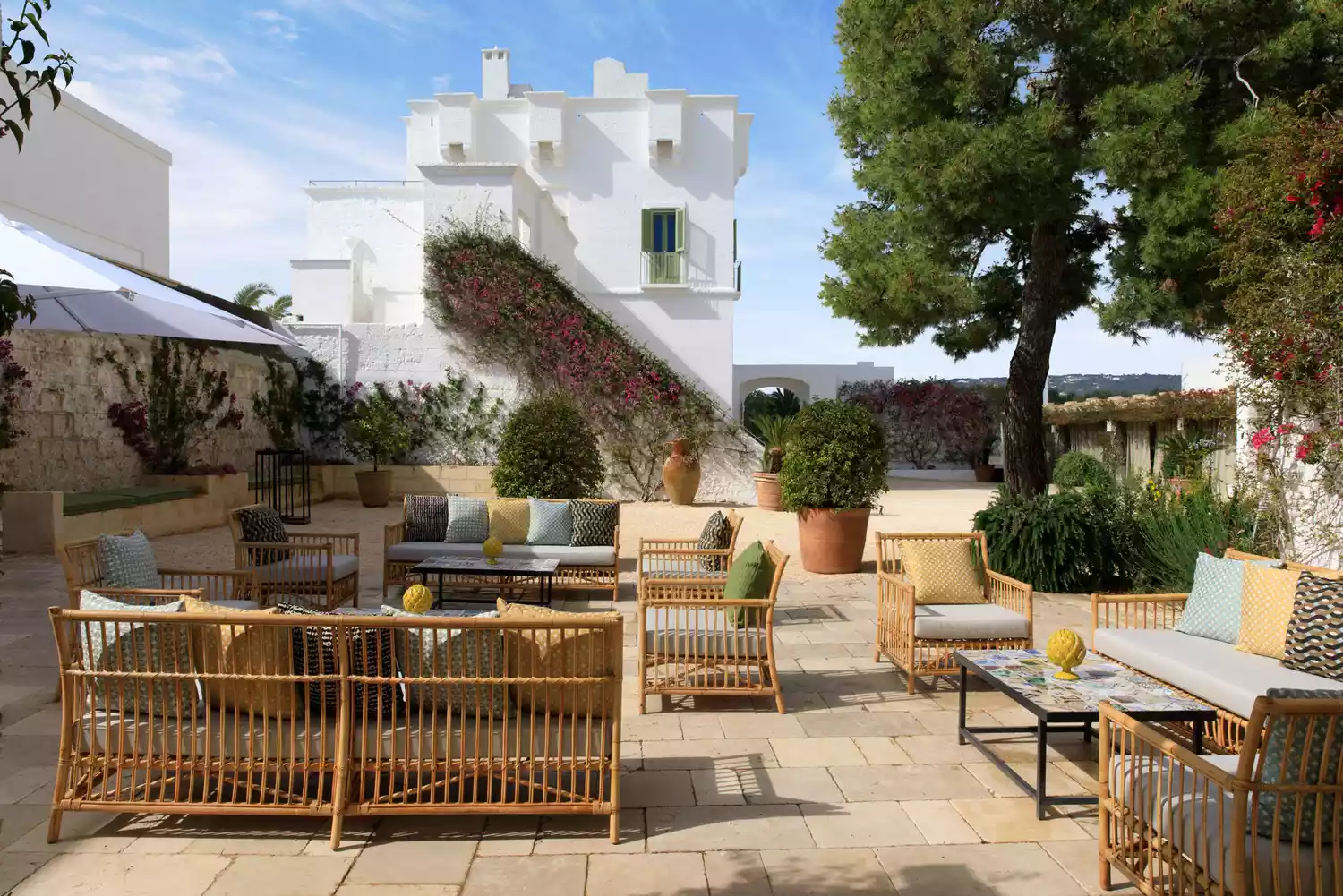 The elegant white-washed courtyard and bar area at Masseria Torre Maizza in Fasano.