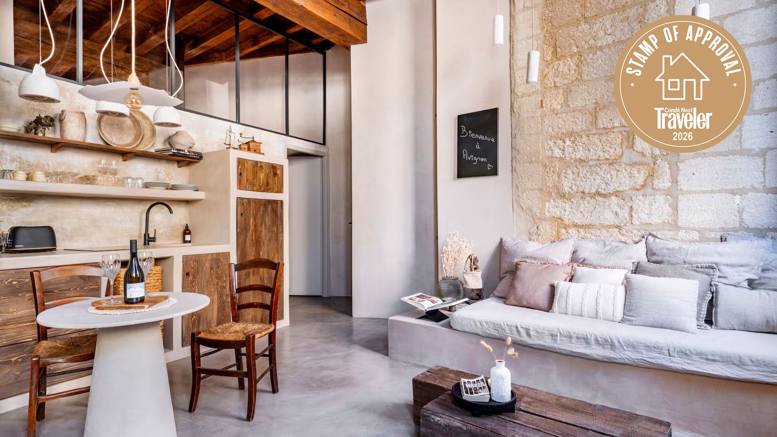 A bright and airy foyer with modern furniture and historic architectural lines in an Avignon apartment.